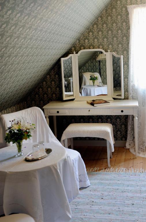 Vildrosor & Hoens Hagstad Room photo